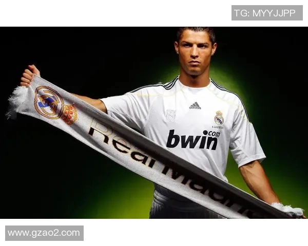 黑白光影下的绿茵传奇足球巨星风采写真